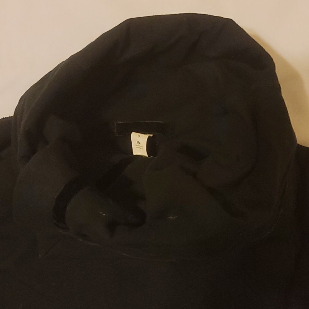 -‎ Lululemon flap jacket size 6. - Picture 3 of 12